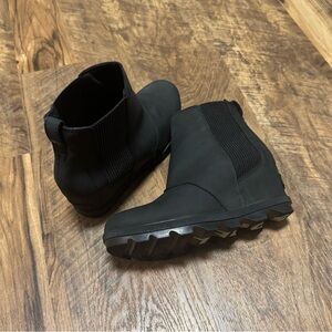 Black Joan of Arctic Wedge ll LOVELIES